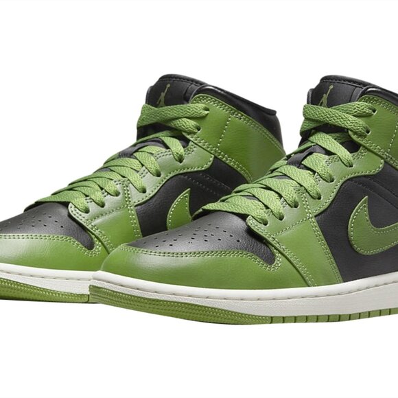 Air Jordan 1 Mid Sneaker - Picture 8 of 8